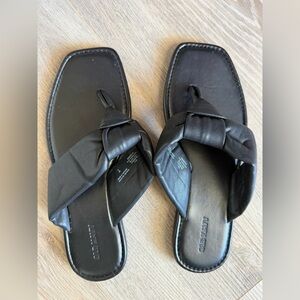 Old Navy Black Knotted Toe-Loop Slide Sandals